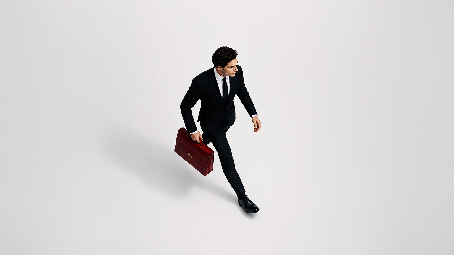 Professionista in movimento: dettagli che fanno sembrare più professionali online
